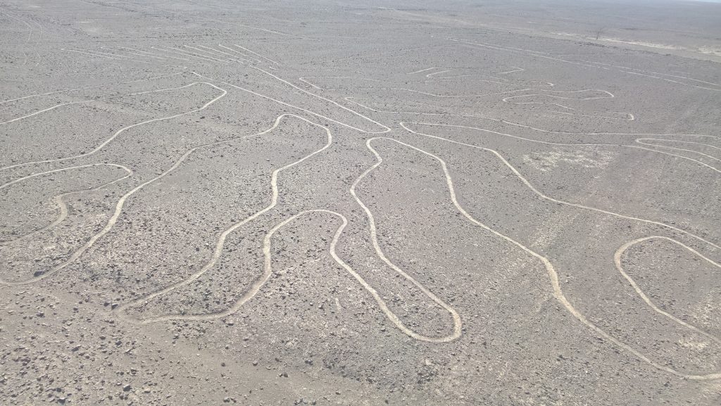Linhas de Nazca (Peru) – Patrimônio Mundial pela Unesco (1994). São geoglifos criados pela civilização de Nazca, entre 400 e 650 d.C.