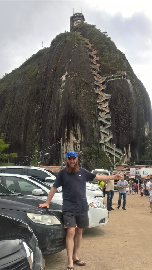 Piedra del Peñol - Grande monolito que fica no município de Guatapé, Colômbia. Na lateral foi construída uma escada com 649 degraus.